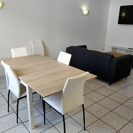 Ferienhaus Spacieuse Maison Avec Garage 5 Mins Valenciennes